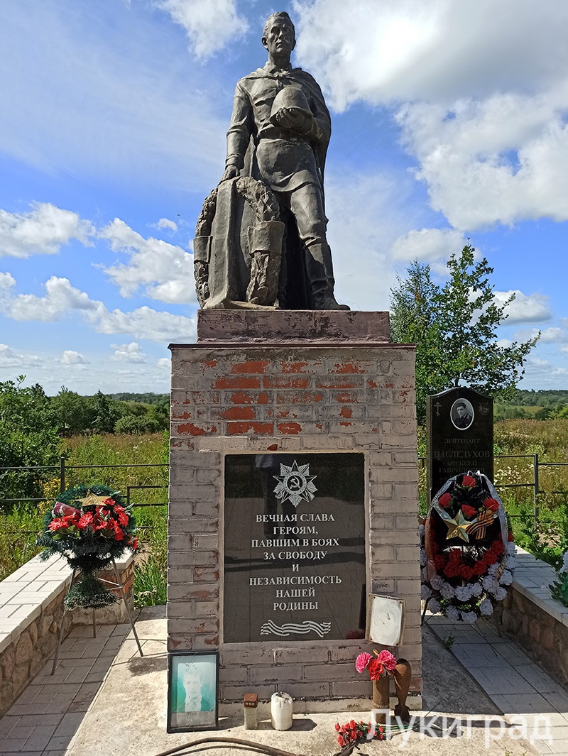 Братское захоронение в деревне Личково Великолукского района