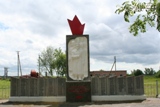 Памятный знак землякам в деревне Карцево Шелковской (до 2015 года - Марьинской) волости Великолукского района