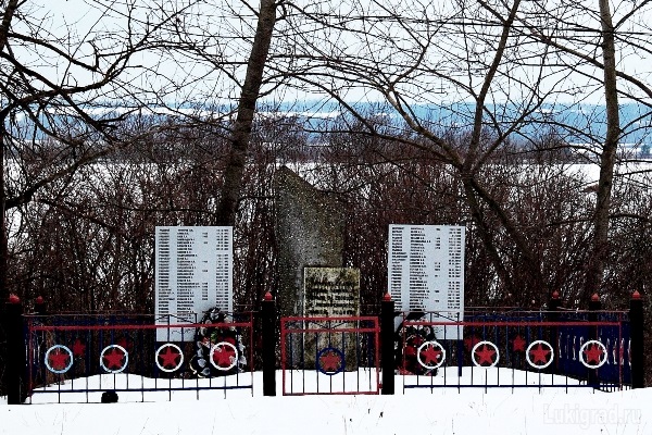 Братское захоронение в деревне Иваново Великолукского района