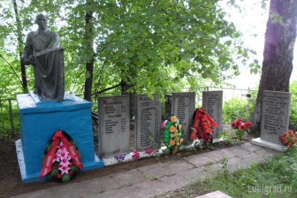 Братское захоронение в деревне Молоди Марьинской волости Великолукского района.
